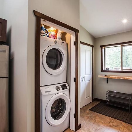 The Best 2 Bedrooms Suite In Revelstoke! 외부 사진