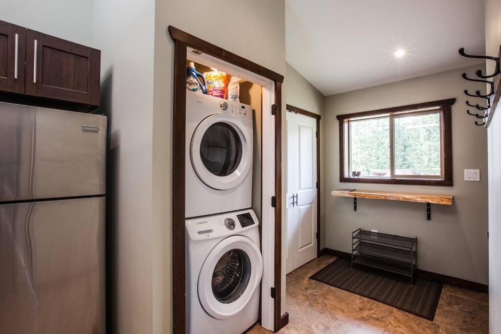 The Best 2 Bedrooms Suite In Revelstoke! 외부 사진