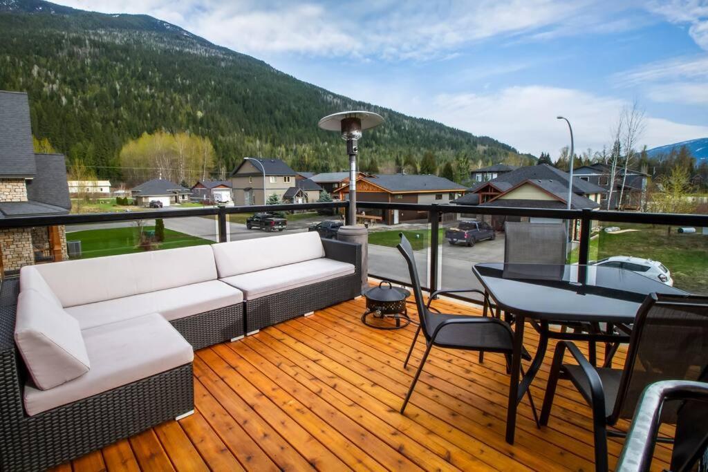 The Best 2 Bedrooms Suite In Revelstoke! 외부 사진