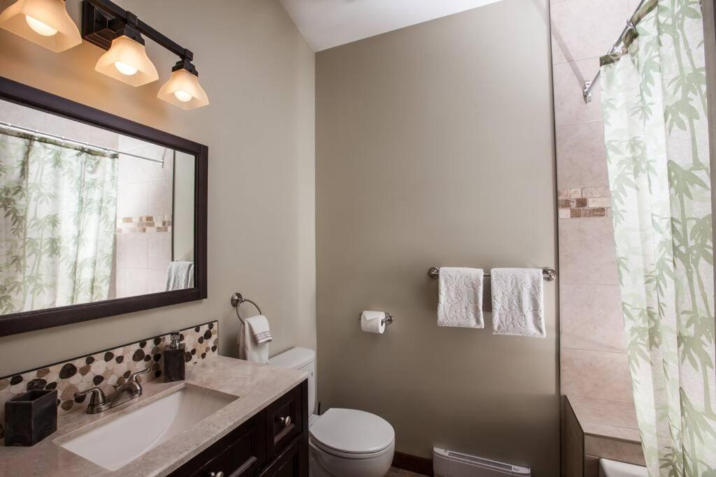 The Best 2 Bedrooms Suite In Revelstoke! 외부 사진