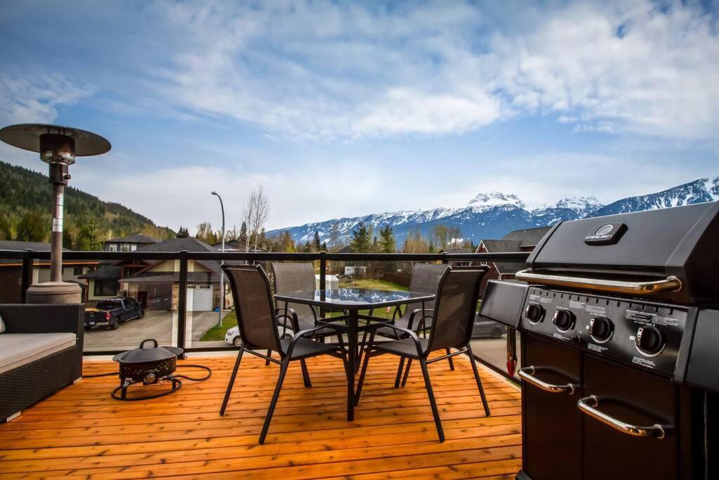 The Best 2 Bedrooms Suite In Revelstoke! 외부 사진
