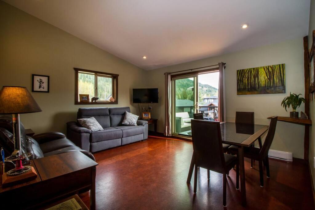 The Best 2 Bedrooms Suite In Revelstoke! 외부 사진