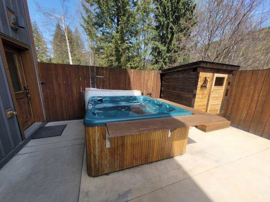 The Best 2 Bedrooms Suite In Revelstoke! 외부 사진
