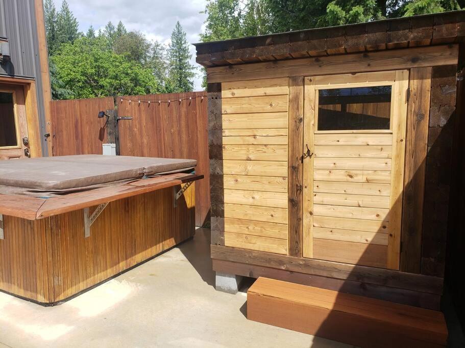 The Best 2 Bedrooms Suite In Revelstoke! 외부 사진